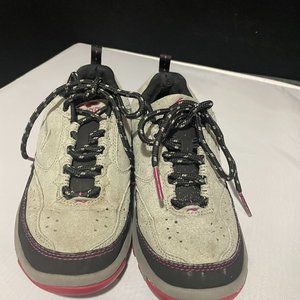 Li Ning Grey/Pink Unisex Color Comfortable Suede Shoes Women's Size 6